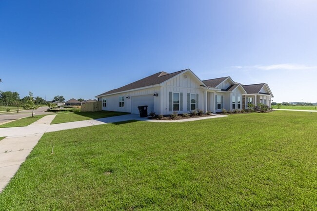 Building Photo - Stunning 5 Bedroom Home in Fairhope, AL! Spacious, Modern, and Move-In Ready!