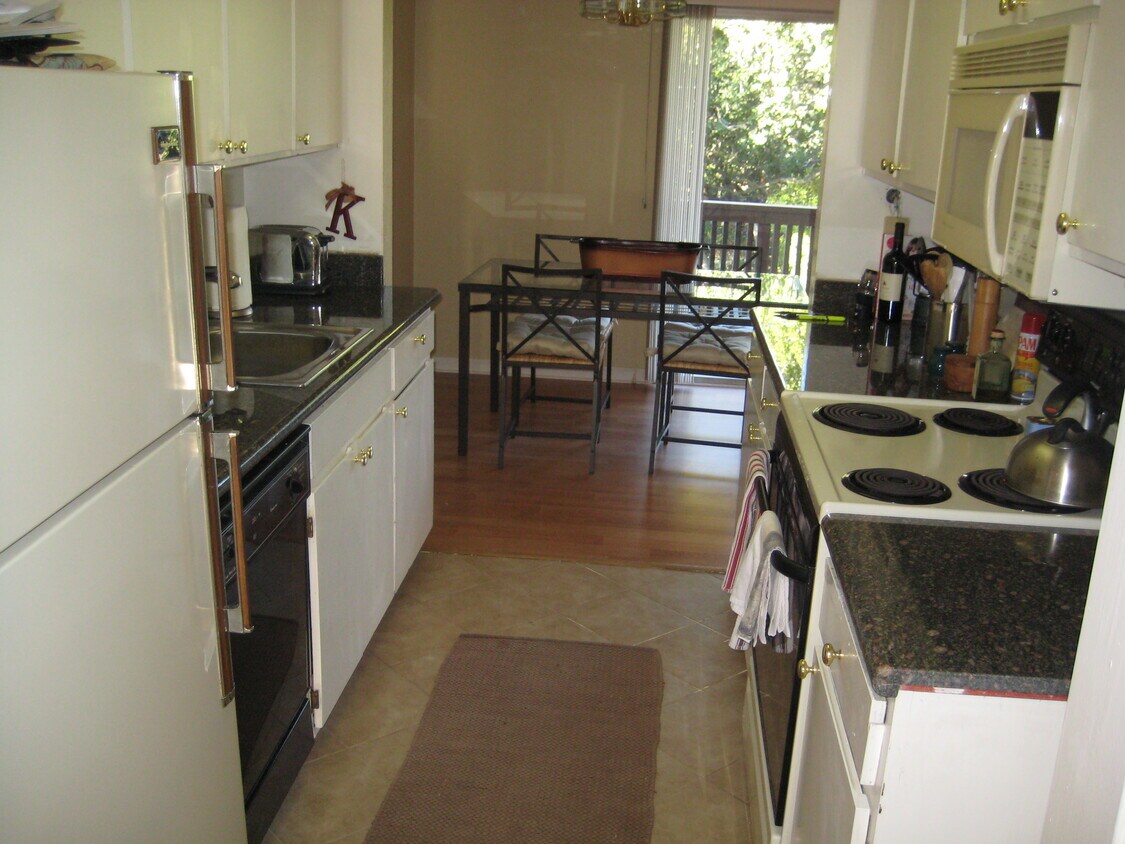 Building Photo - 1048 Continentals Way