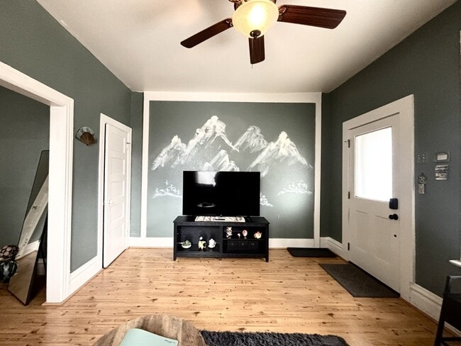 Building Photo - 612 Park St.