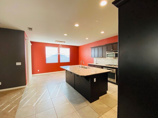 Foto del edificio - $2,600 Zero Deposit Ask Me How, Beautiful ...
