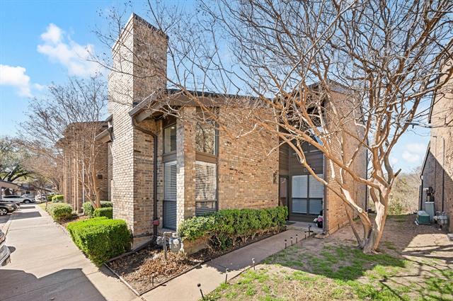 Primary Photo - 2204 W Park Blvd