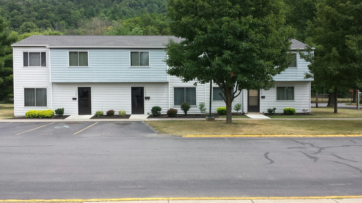 Building Photo - Tyrone Townhouses