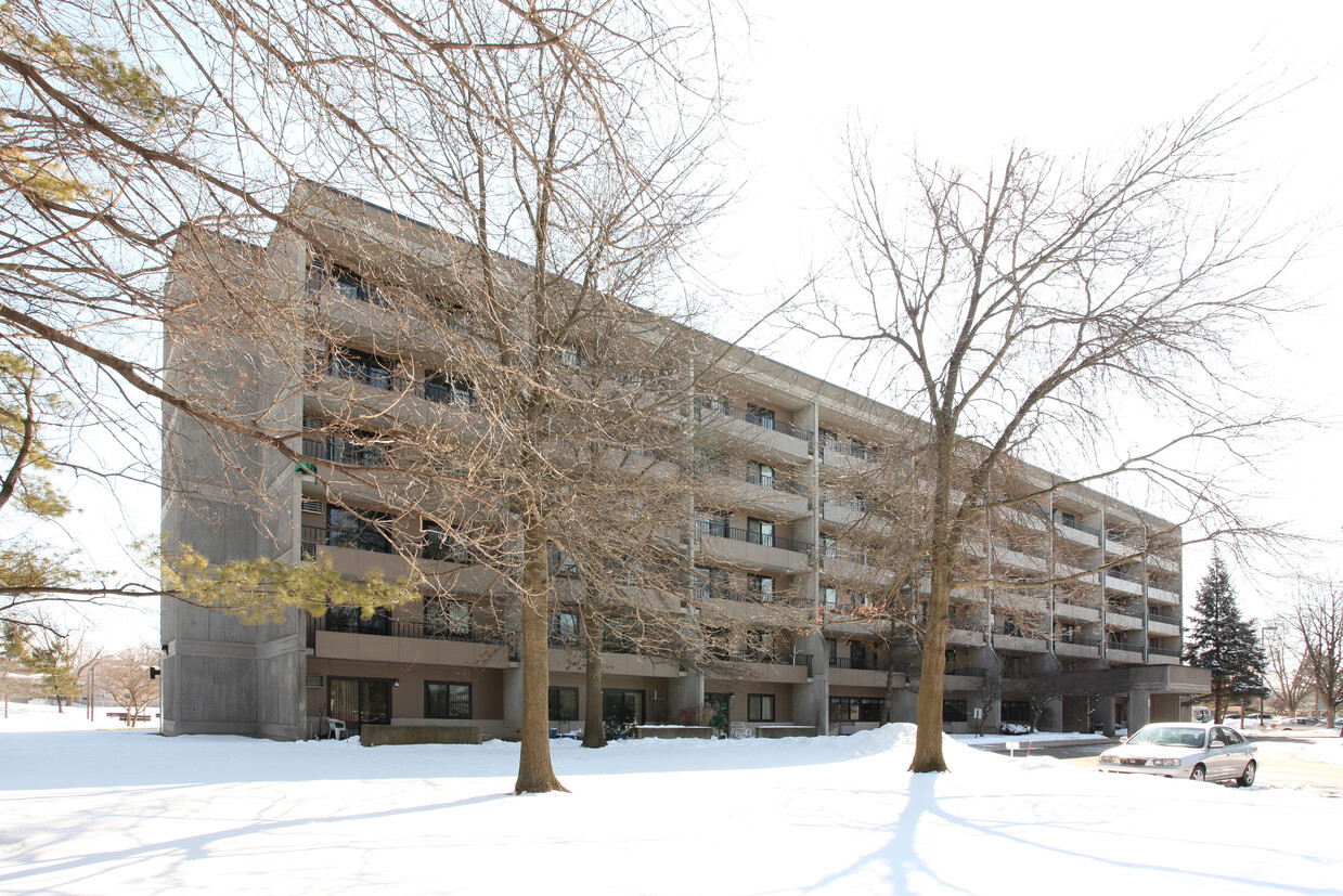 Building Photo - Greentree Apartments