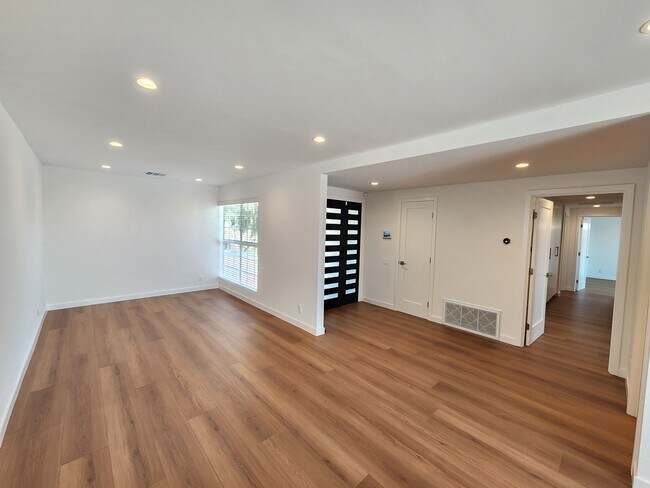 Foto del edificio - 17176 Gunther St