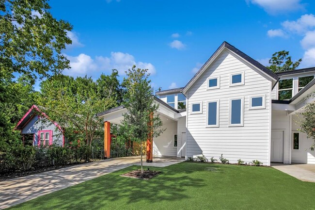 Building Photo - 4805 Sara Dr