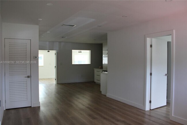 Building Photo - 3827 SW 88th Ct