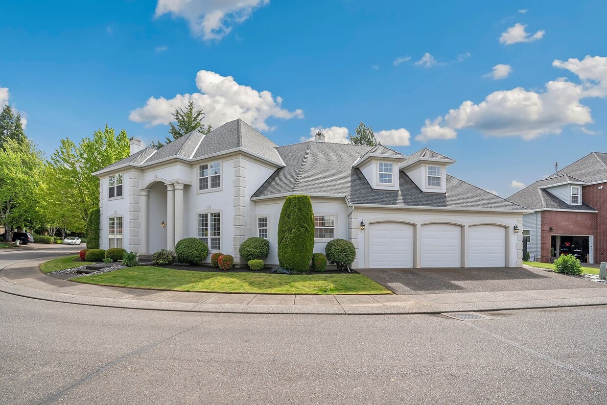 Primary Photo - 2284 NW Wheatfield Way