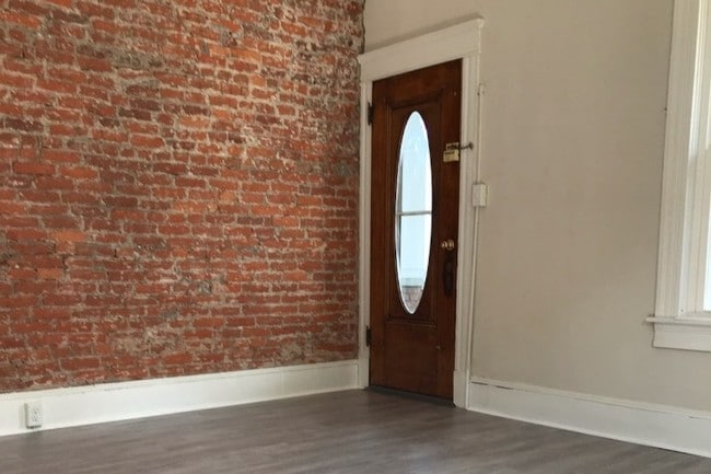 Building Photo - 39 Market St