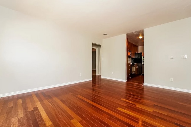 Foto del edificio - 9245 Garland St