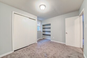 Building Photo - 438 Kathleen St