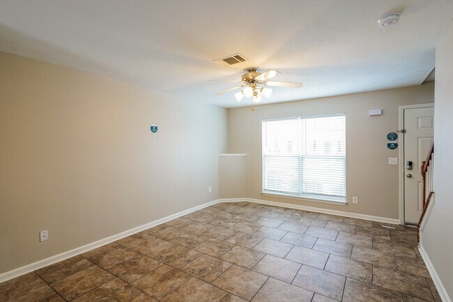 Building Photo - 8013 Logan Dr