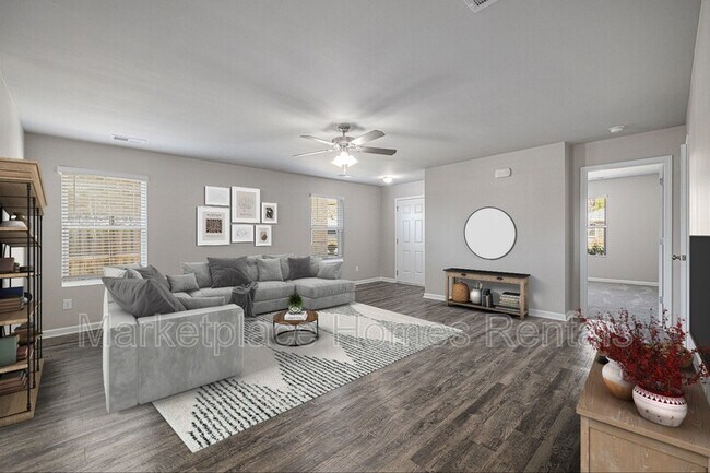 Foto del edificio - 715 The Heights Ln
