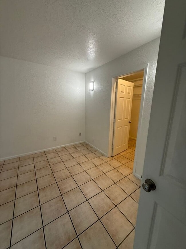 Building Photo - 2035 My Ct