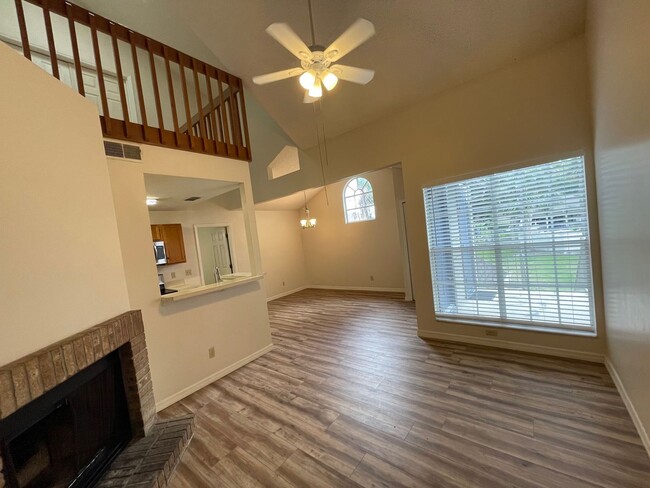 Building Photo - 2 FULL SUITES W/2 FULL BATHS, 2nd FLOOR LO...