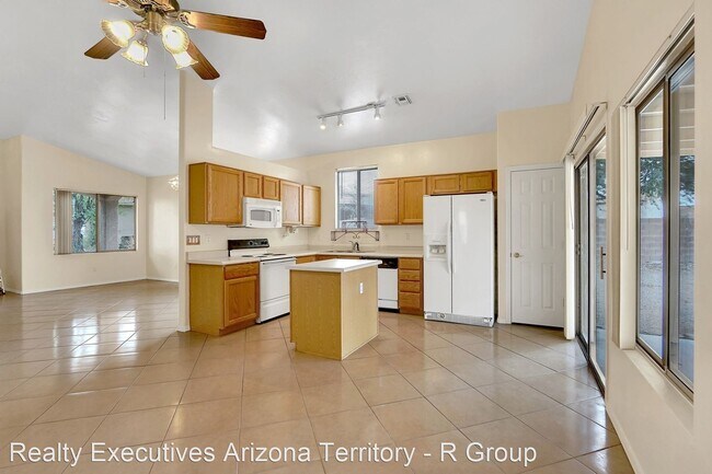 Building Photo - 8632 S Desert Skyline Pl