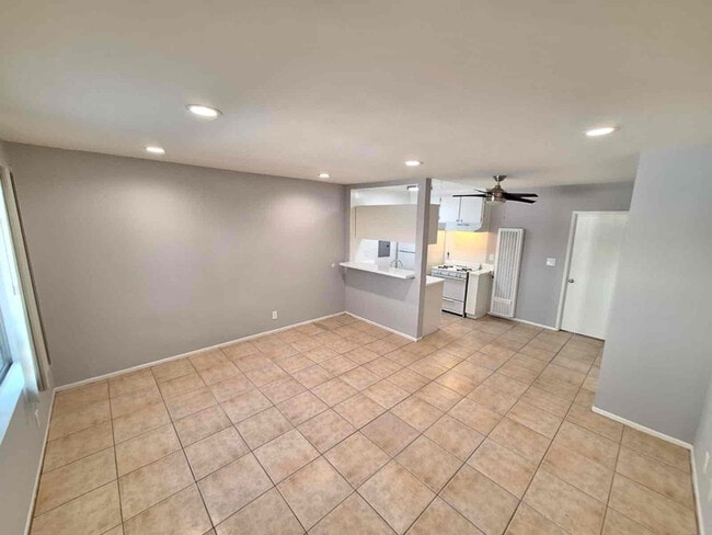 Photo - 4660 Kester Ave (Sherman Oaks, CA) Apartment