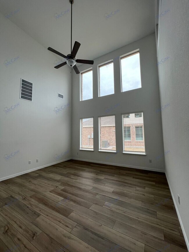 Building Photo - 10037 Little Tree Ln