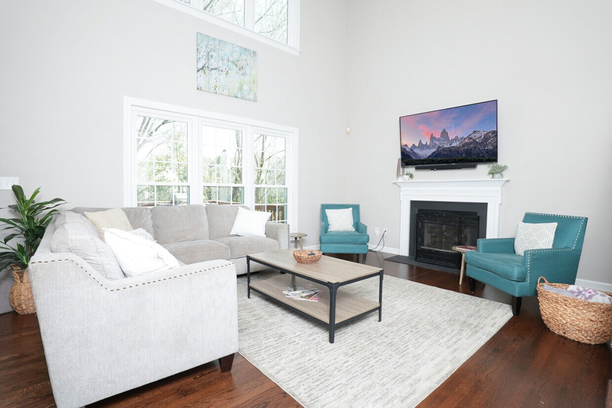 Foto principal - 10315 Rougemont Ln