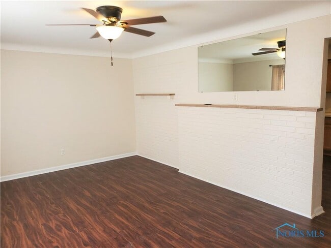 Building Photo - 560 Durango Dr