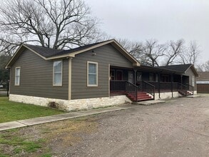 Building Photo - 4440 Vivian Rd