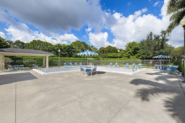 Foto del edificio - 428 Lakeview Dr