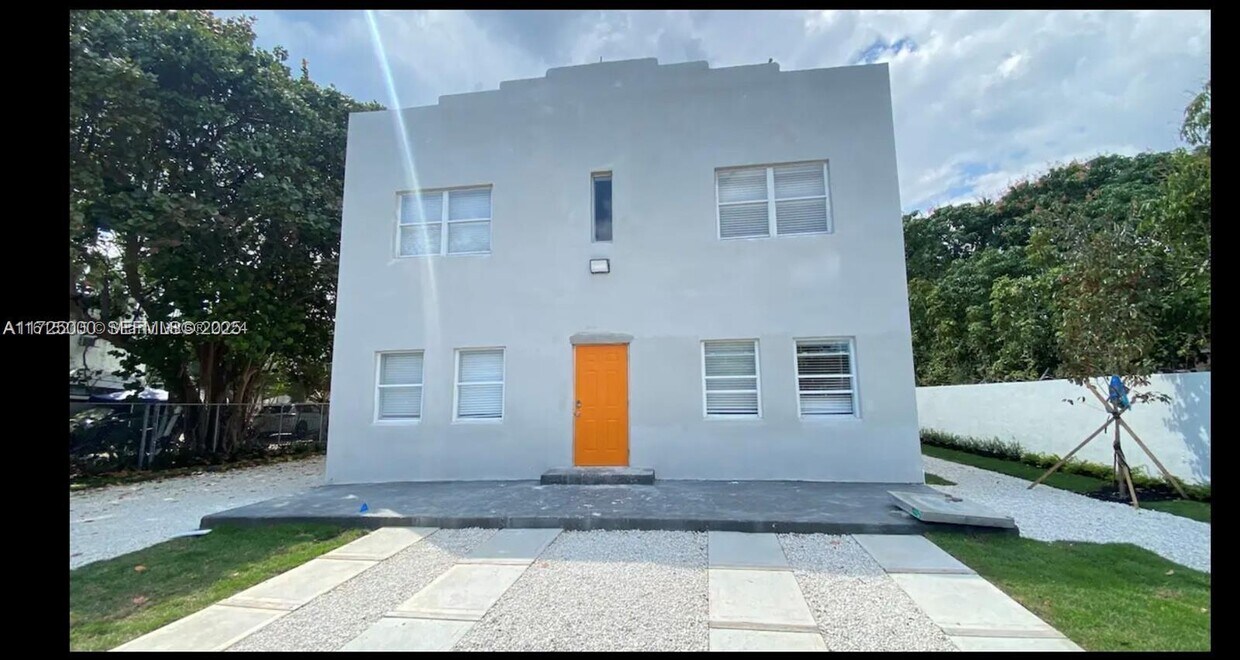 Foto principal - 6828 NW 3rd Ave
