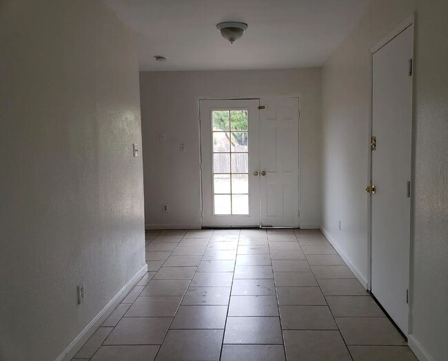 Building Photo - 2066 O'Neil Way