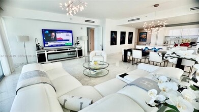 Building Photo - 10201 Collins Ave