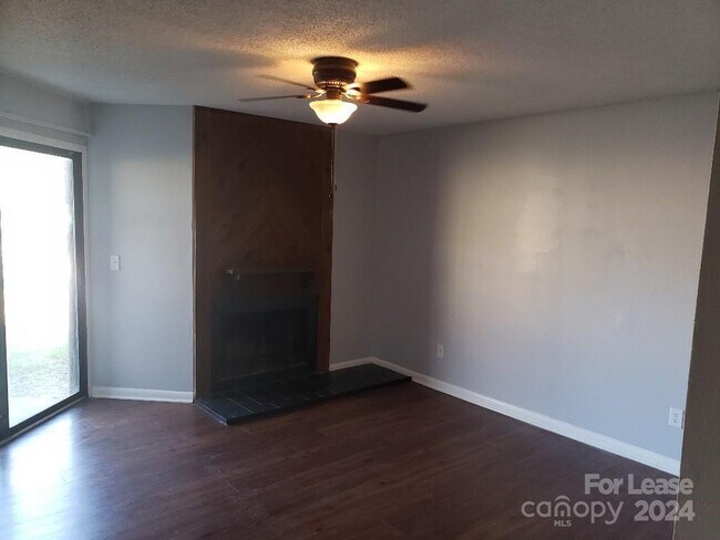 Building Photo - 4416 Sharon Chase Dr