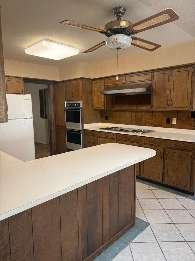 Foto del edificio - Large Vintage Home Available