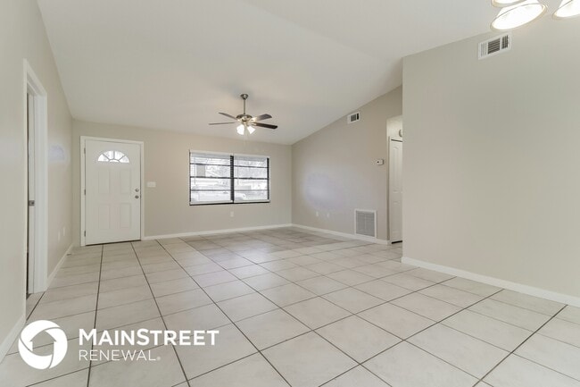 Building Photo - 6210 Alderwood Ave