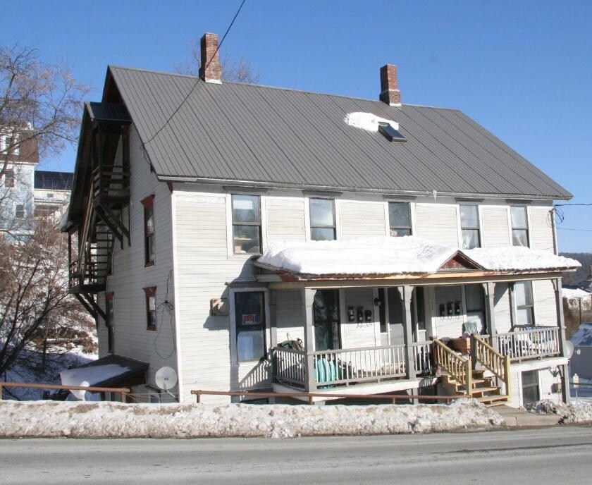 Primary Photo - 172 Maple St