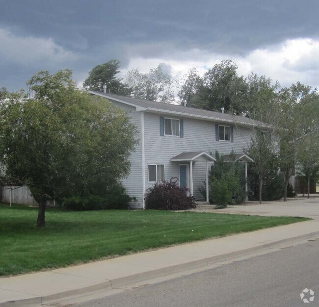 Building Photo - 610 S Cedar St