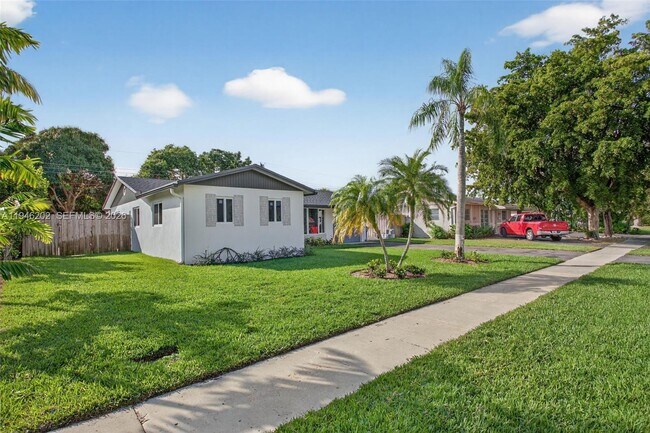 Foto del edificio - 6720 NW 6th Ct