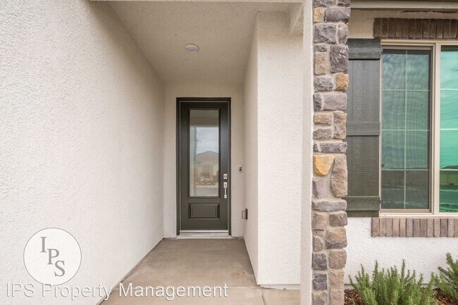 Foto del edificio - 4 br, 2 bath House - 352 N Millard Ave,