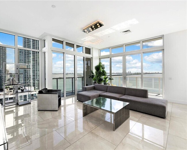 Foto del edificio - 601 NE 27th St