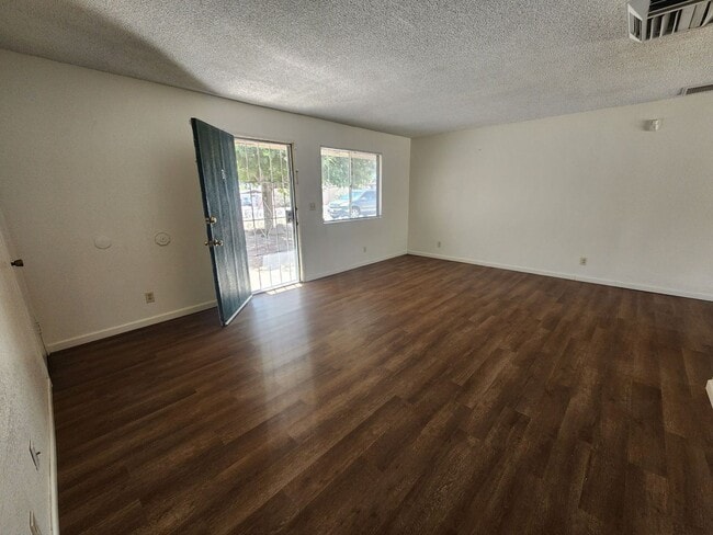 Foto del edificio - 6444 Palo Verde Ave