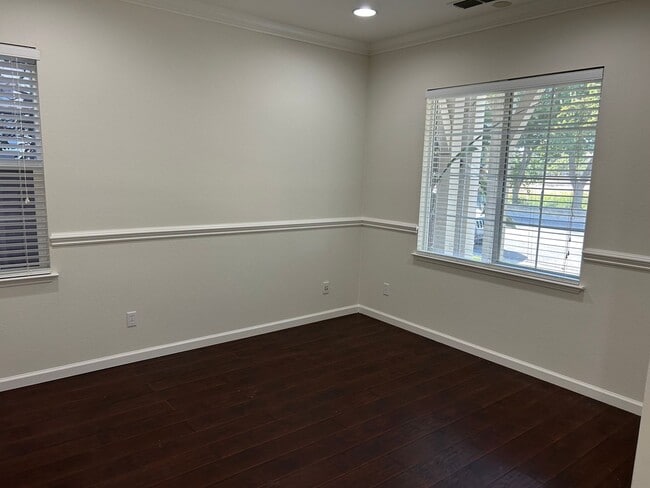 Building Photo - Beautiful 3 Bedroom, 2.5 Bath Mountain Hou...