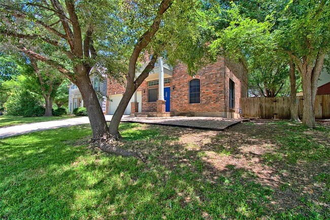 Building Photo - 2423 Falcon Dr