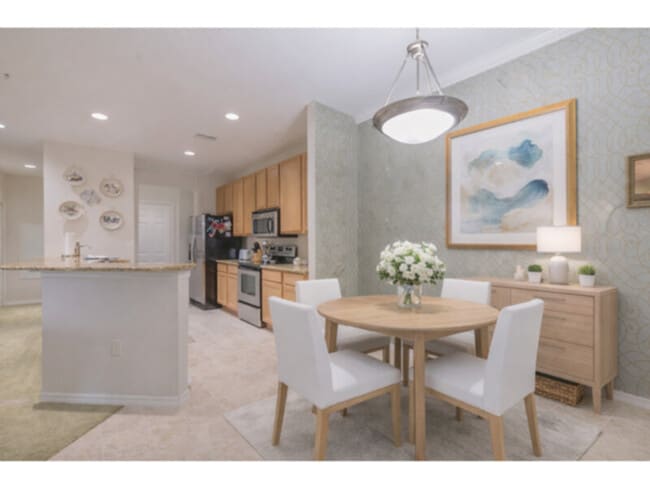 Building Photo - 5926 Summerhill - 3 beds unit with elevator access