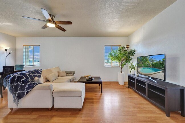 Foto del edificio - 1423 Holly Heights Dr