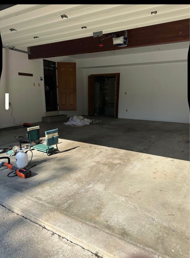 Garage - 10929 Lincoln Hwy E