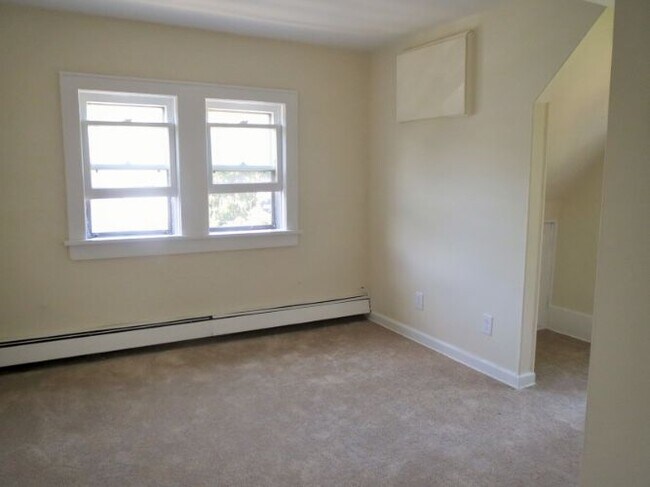 Building Photo - 66-68 Duer St