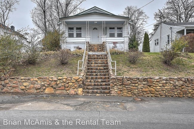 Building Photo - 3 br, 1.5 bath House - 724 Forest St