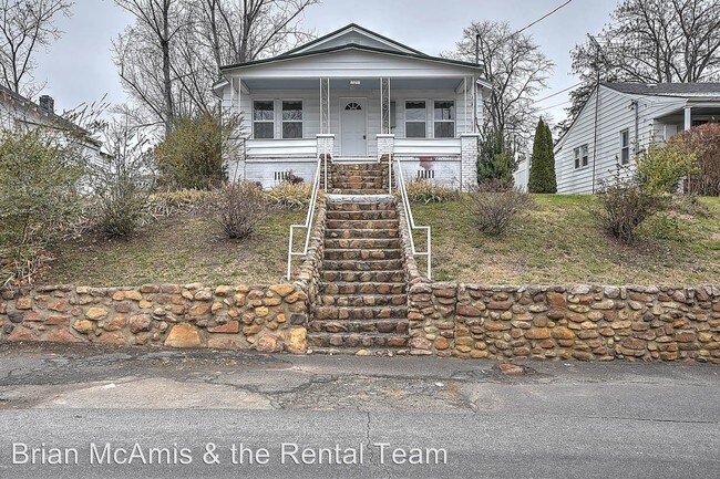 Foto del edificio - 3 br, 1.5 bath House - 724 Forest St