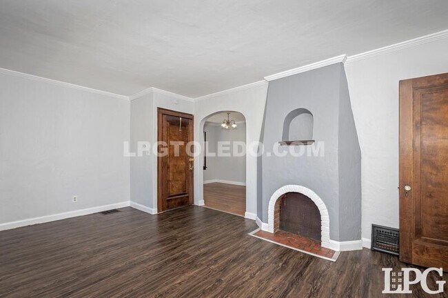 Building Photo - 2517 Montebello Rd