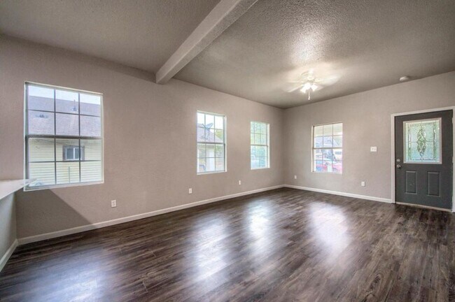 Foto del edificio - 330 Princeton Ave