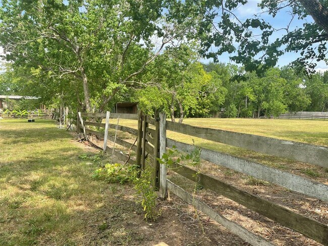 Foto del edificio - 5710 Patridge Dr