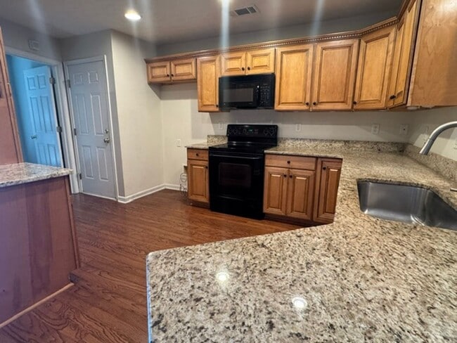 Building Photo - 401 Creekside Dr