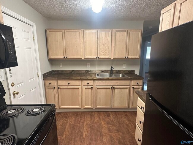 Foto del edificio - 3110 Normandale Dr NW